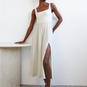 Market Slit Dress size Small
Square-neck midi tank dress, ivory WORN ONCE